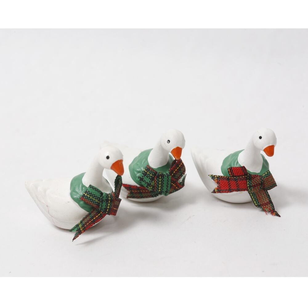 Hallmark Merry Miniature Goose with Christmas Wreath Figurines ~ 260902-WH 1133